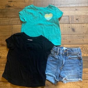 Old navy lot 2 shirts and a pair of shorts 18-24 months
